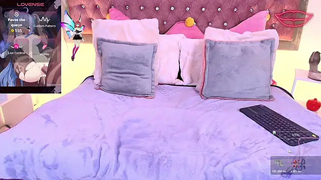 EmmaWilder online show from November 2025 08:52:01 PM