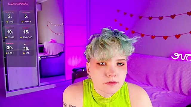 School Love online show from March 2025 01:02:01 PM