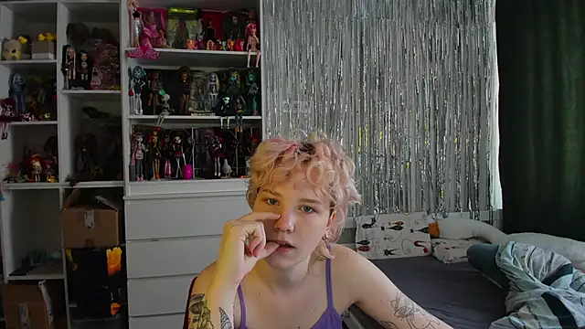 School Love online show from April 2026 07:06:02 AM