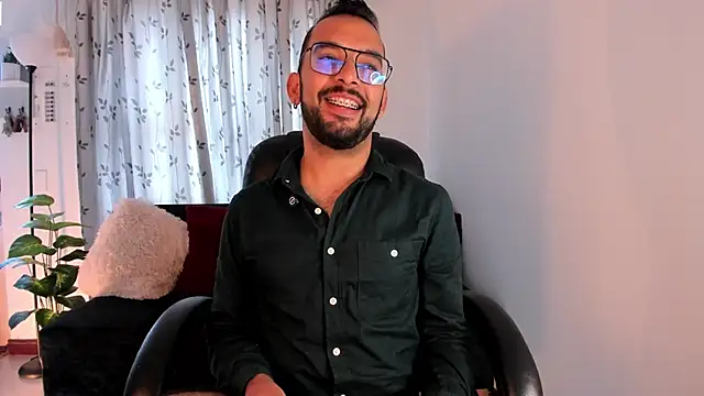 Snapshot of _PauloDaSilva_ chatting on March 2026 07:18:02 PM PauloDaSilva online show from March 2026 07:18:02 PM