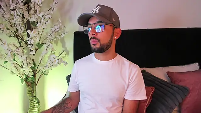 Snapshot of _PauloDaSilva_ chatting on March 2026 11:05:02 AM PauloDaSilva online show from March 2026 11:05:02 AM