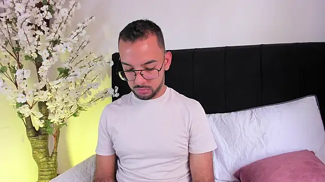 Snapshot of _PauloDaSilva_ chatting on March 2026 04:18:01 PM PauloDaSilva online show from March 2026 04:18:01 PM