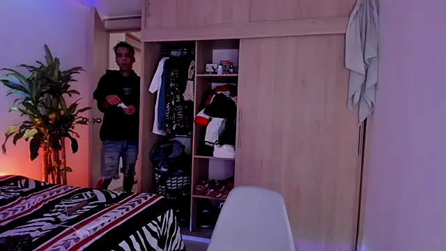 aldrinwhite online show from November 2025 06:53:02 PM