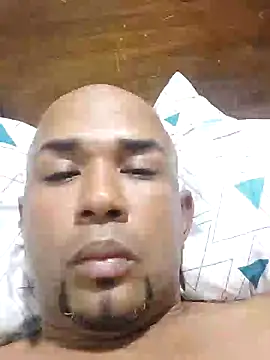 Snapshot of Frankie0880 chatting on February 2025 03:32:02 AM Frankie0880 online show from February 2025 03:32:02 AM