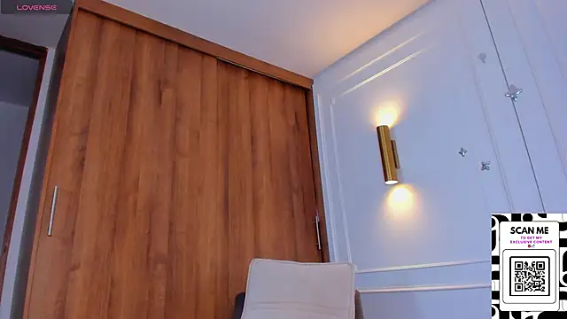 Snapshot of Chrishell_ chatting on March 2025 04:38:01 AM Chrishell  online show from March 2025 04:38:01 AM