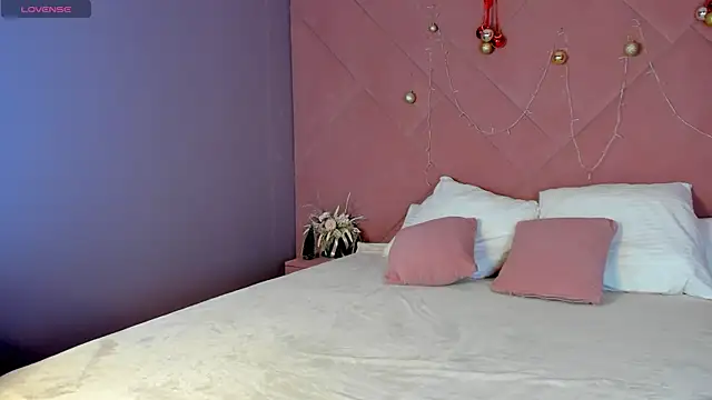 Snapshot of Anna_Robinson chatting on December 2024 01:04:02 AM Anna Robinson online show from December 2024 01:04:02 AM