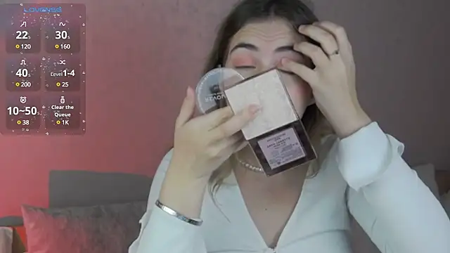 chloi hes online show from December 2024 09:40:02 AM