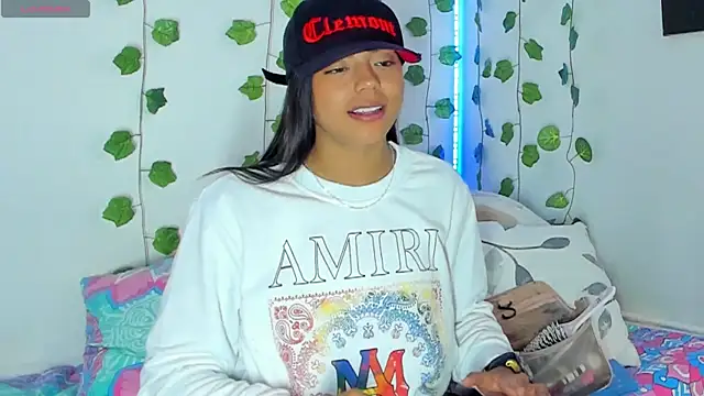 BarbieHotLaura online show from January 2025 01:30:01 AM