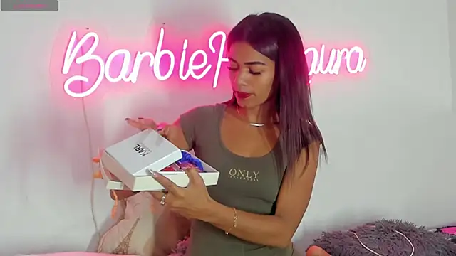 BarbieHotLaura online show from September 2025 05:15:02 PM