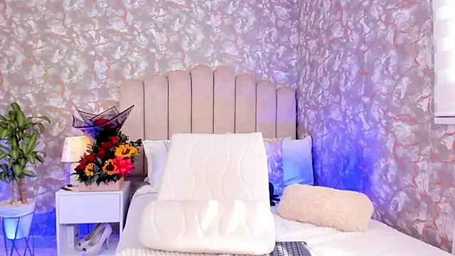 MiaTowson online show from September 2025 02:32:01 PM