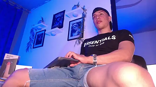 ThomsEvery  online show from December 2024 01:11:02 AM