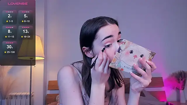 PollyBeev online show from February 2025 11:17:02 AM