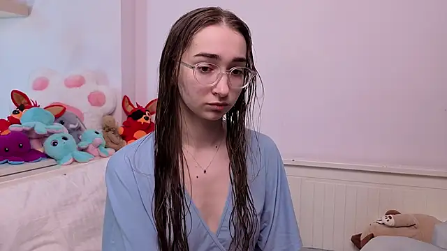 PollyBeev online show from June 2026 07:34:01 AM