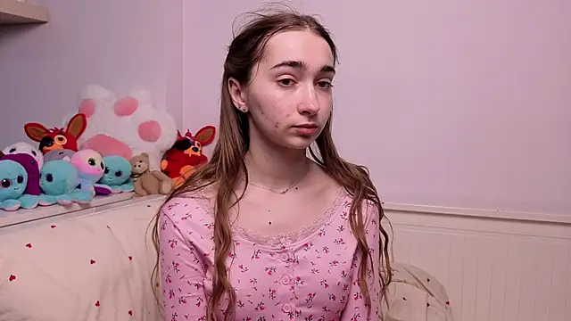 PollyBeev online show from June 2026 07:22:02 AM