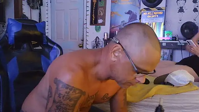 Snapshot of Buffshagswell chatting on July 2026 04:03:02 AM Buffshagswell online show from July 2026 04:03:02 AM