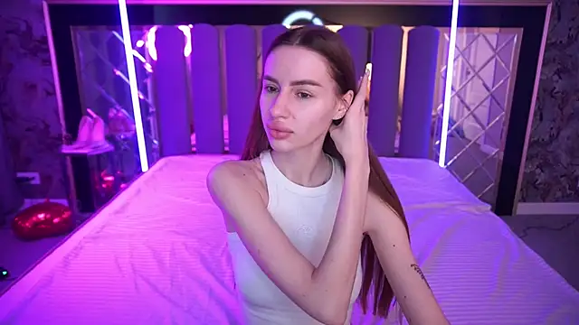 Snow WhiteeeX online show from April 2026 05:41:01 AM