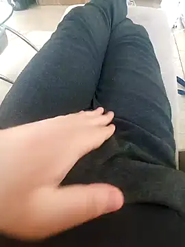 reelciii21 online show from February 2025 01:06:01 PM