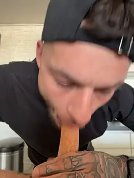 hottwoboys online show from April 2026 10:43:01 AM