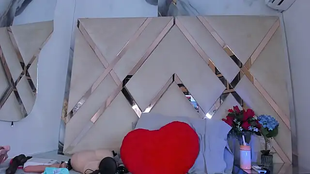 ninaht online show from September 2025 08:34:02 PM