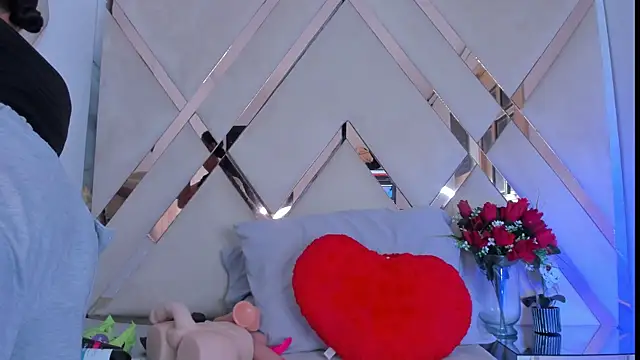 ninaht online show from October 2025 09:25:01 PM