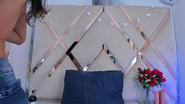 ninaht online show from November 2025 08:25:02 PM