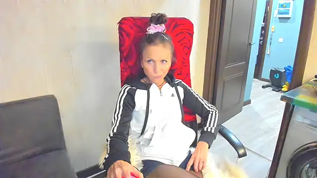 Snapshot of Elizabe_th chatting on July 2026 01:36:02 AM Elizabe th online show from July 2026 01:36:02 AM