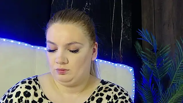 Snapshot of MelanieBrownn chatting on April 2026 04:43:02 AM MelanieBrownn online show from April 2026 04:43:02 AM
