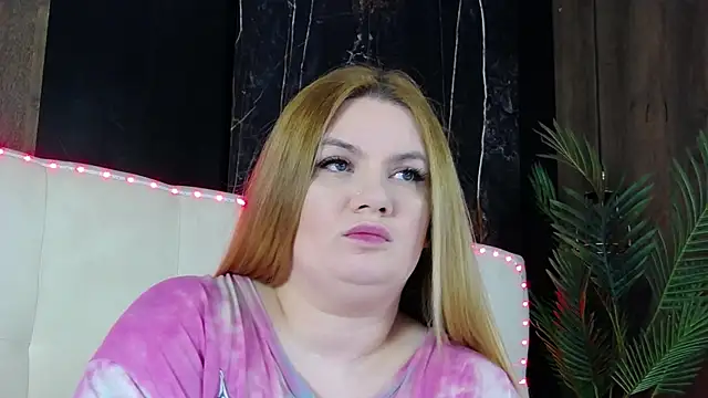 Snapshot of MelanieBrownn chatting on April 2026 04:41:02 AM MelanieBrownn online show from April 2026 04:41:02 AM
