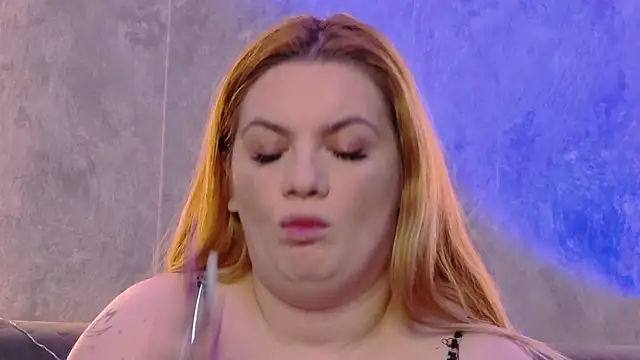 Snapshot of MelanieBrownn chatting on May 2026 04:32:02 AM MelanieBrownn online show from May 2026 04:32:02 AM