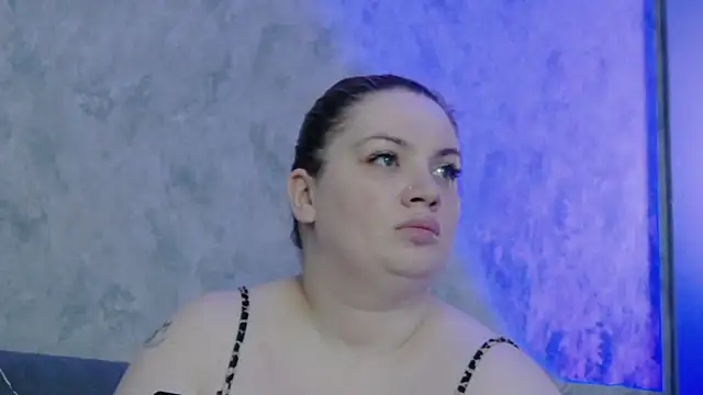 Snapshot of MelanieBrownn chatting on May 2026 04:32:01 AM MelanieBrownn online show from May 2026 04:32:01 AM