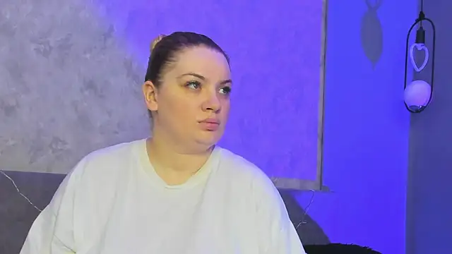 Snapshot of MelanieBrownn chatting on May 2026 04:31:01 AM MelanieBrownn online show from May 2026 04:31:01 AM