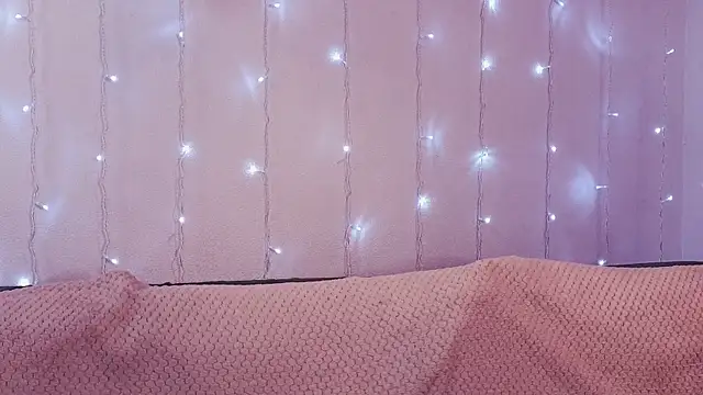 KimWilli online show from December 2024 04:25:02 PM