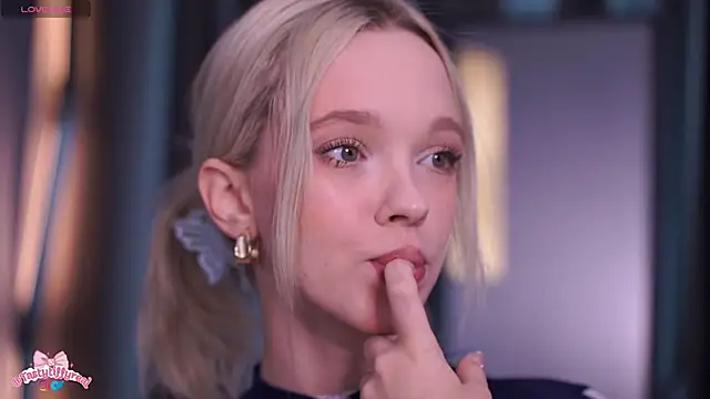 Snapshot of _AlinaBailey chatting on March 2026 10:22:01 AM AlinaBailey online show from March 2026 10:22:01 AM
