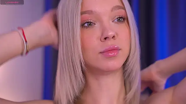 Snapshot of _AlinaBailey chatting on April 2026 08:09:02 AM AlinaBailey online show from April 2026 08:09:02 AM