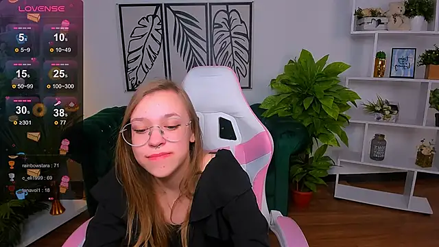 LayriantaVee online show from February 2025 01:20:01 PM