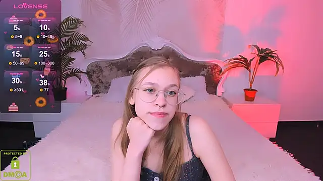 LayriantaVee online show from February 2025 07:13:01 AM