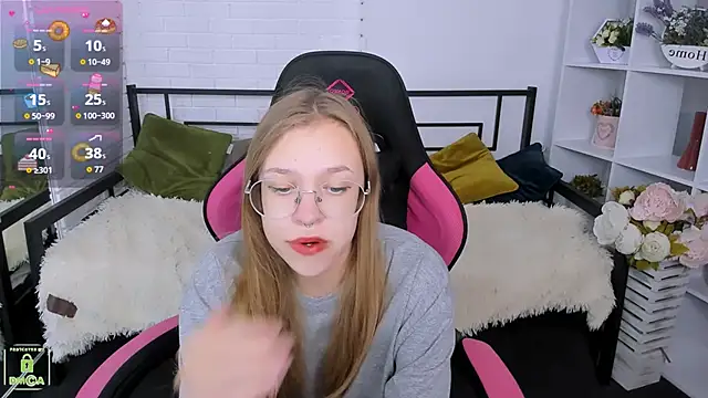 LayriantaVee online show from September 2025 06:04:02 AM