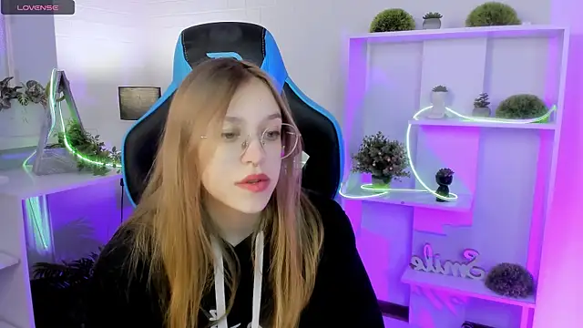 LayriantaVee online show from April 2026 06:25:01 AM