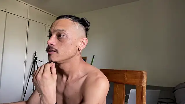 villanocat online show from December 2024 04:38:01 PM