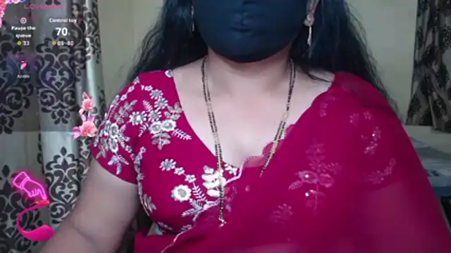 Snapshot of Queen_sakshi chatting on November 2025 06:19:01 PM Queen sakshi online show from November 2025 06:19:01 PM