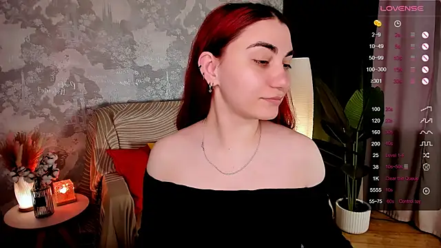 Snapshot of hannacheekss_ chatting on June 2026 03:25:01 AM hannacheekss online show from June 2026 03:25:01 AM