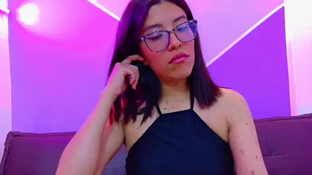  lucysmith online show from November 2025 04:22:01 AM