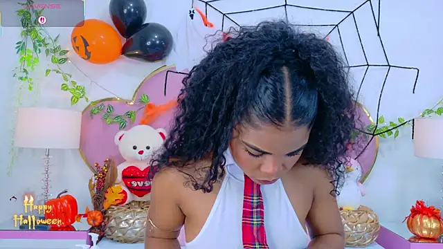 NahiaraReina online show from October 2025 01:12:01 PM