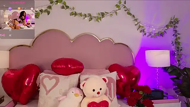 NahiaraReina online show from February 2026 01:41:02 PM