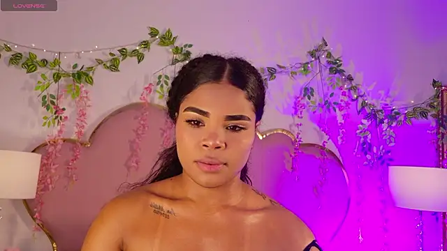 NahiaraReina online show from March 2026 01:51:03 PM