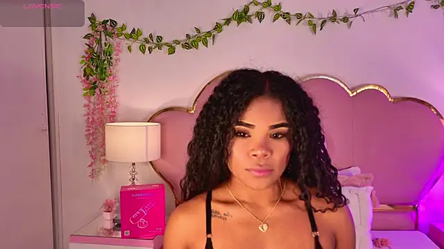 Snapshot of NahiaraReina chatting on May 2026 01:29:02 PM NahiaraReina online show from May 2026 01:29:02 PM