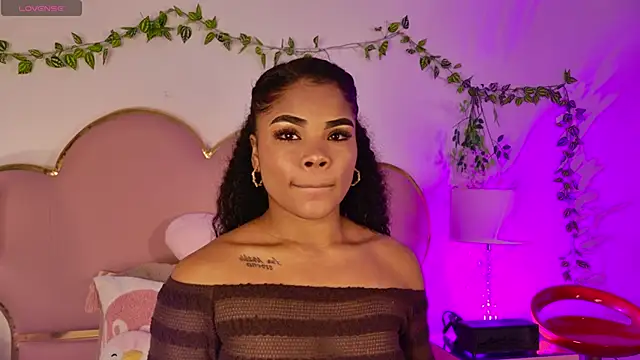 Snapshot of NahiaraReina chatting on May 2026 01:42:02 PM NahiaraReina online show from May 2026 01:42:02 PM