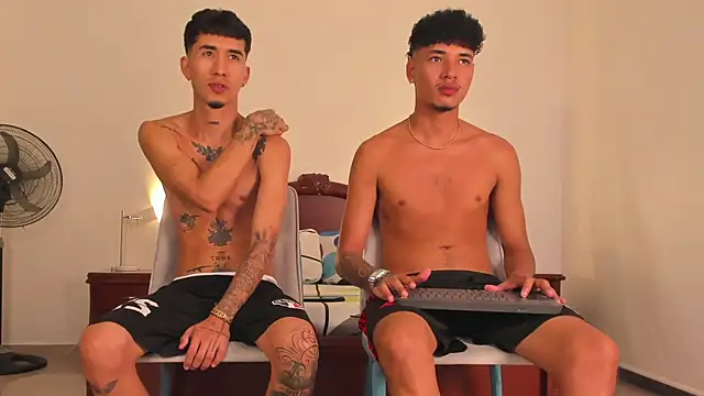 Snapshot of Ian_and_Noah chatting on September 2025 11:59:01 PM Ian and Noah online show from September 2025 11:59:01 PM