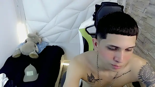 Snapshot of Brayan_lopezz chatting on February 2025 03:59:02 PM Brayan lopezz online show from February 2025 03:59:02 PM