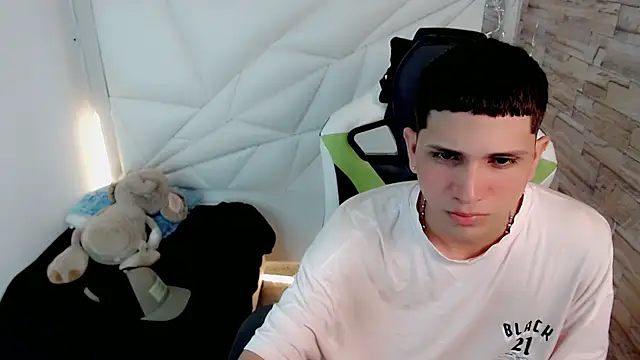 Snapshot of Brayan_lopezz chatting on February 2025 12:44:01 PM Brayan lopezz online show from February 2025 12:44:01 PM